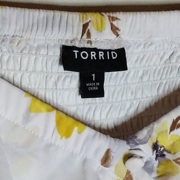 WHITE FLORAL GEORGETTE FIT & FLARE COLD SHOULDER TOP - Picture 4 of 4